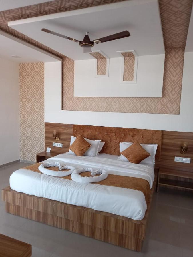 Hotel Nilkanth Inn Halol ภายนอก รูปภาพ