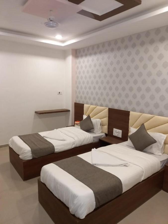 Hotel Nilkanth Inn Halol ภายนอก รูปภาพ