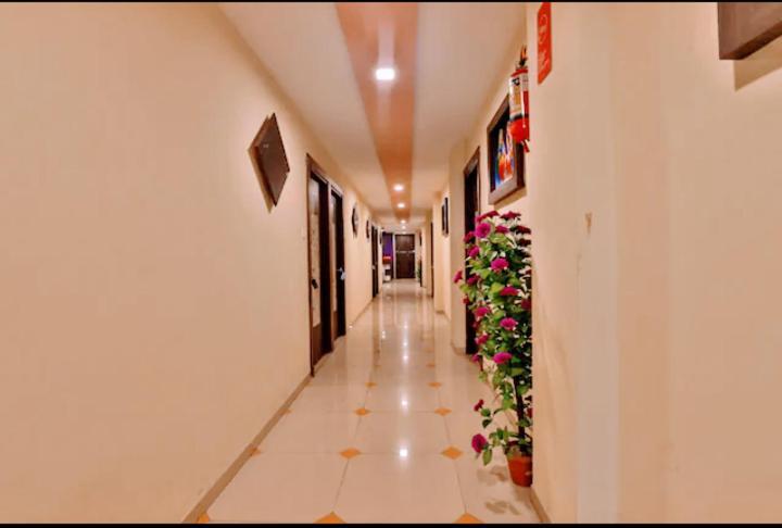 Hotel Nilkanth Inn Halol ภายนอก รูปภาพ